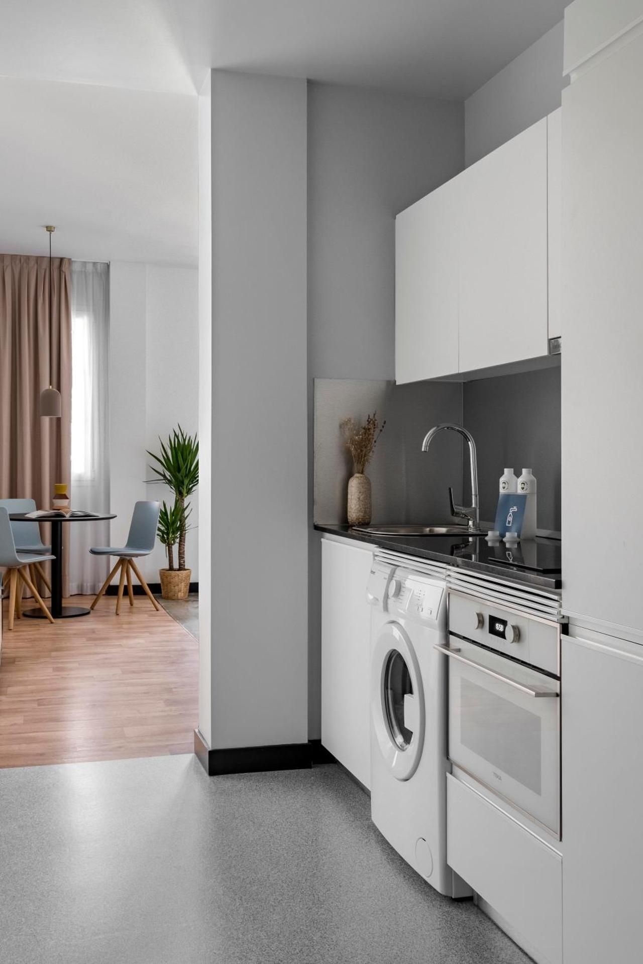 undefined Bob W Madrid Atocha 6