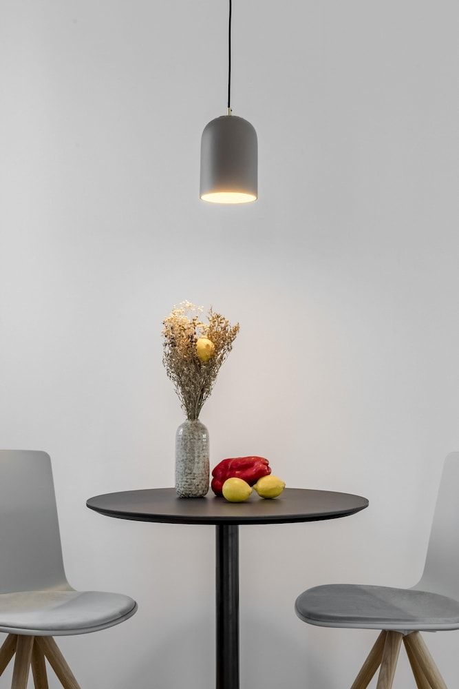 Bob W Madrid Atocha Comfy Studio. 7