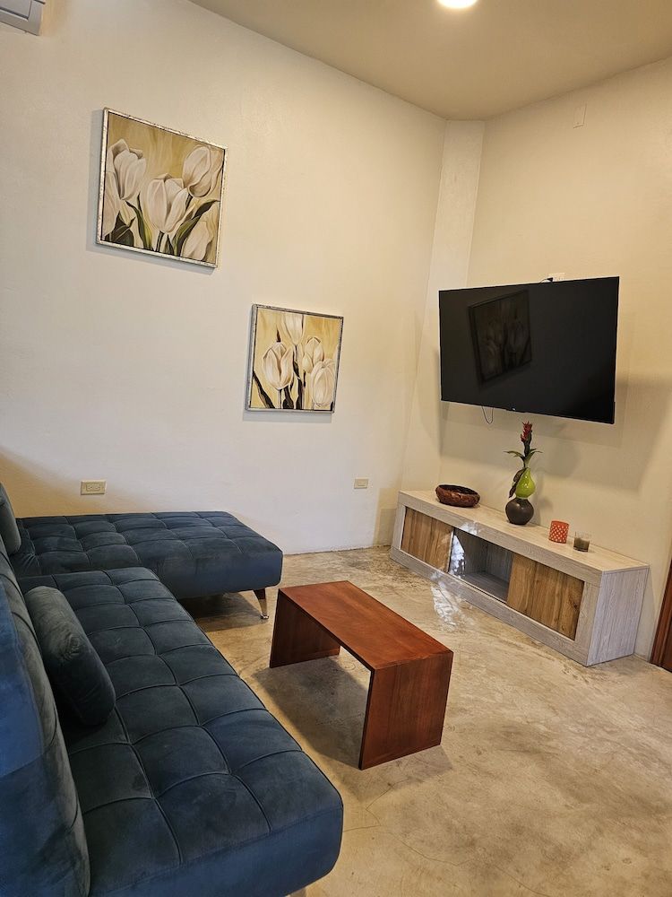 Kiki Witz Deluxe Cabin, 1 Bedroom, Kitchen, Garden View 5