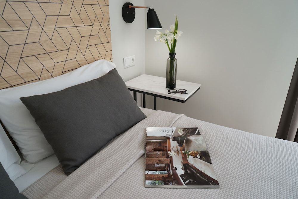 MD Design Hotel Portal del Real Comfort Double Room, 1 Queen Bed 2