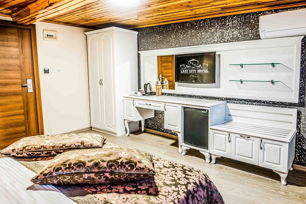 undefined Lazz City Hotel 2