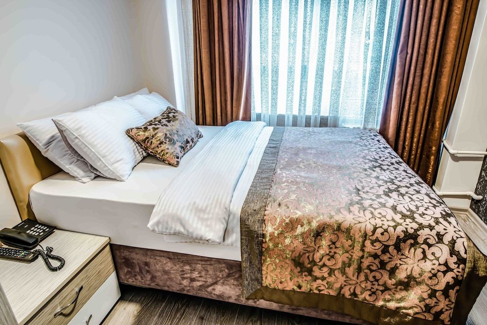undefined Lazz City Hotel 9