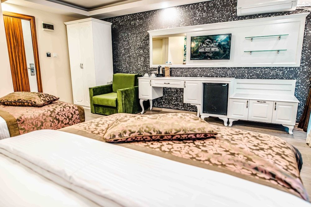 undefined Lazz City Hotel 4