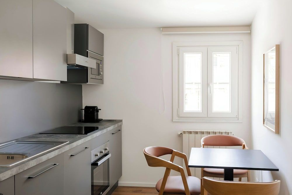 Sonder by Marriott Bonvoy Piazza Venezia Apartments Room, 1 Queen Bed 3