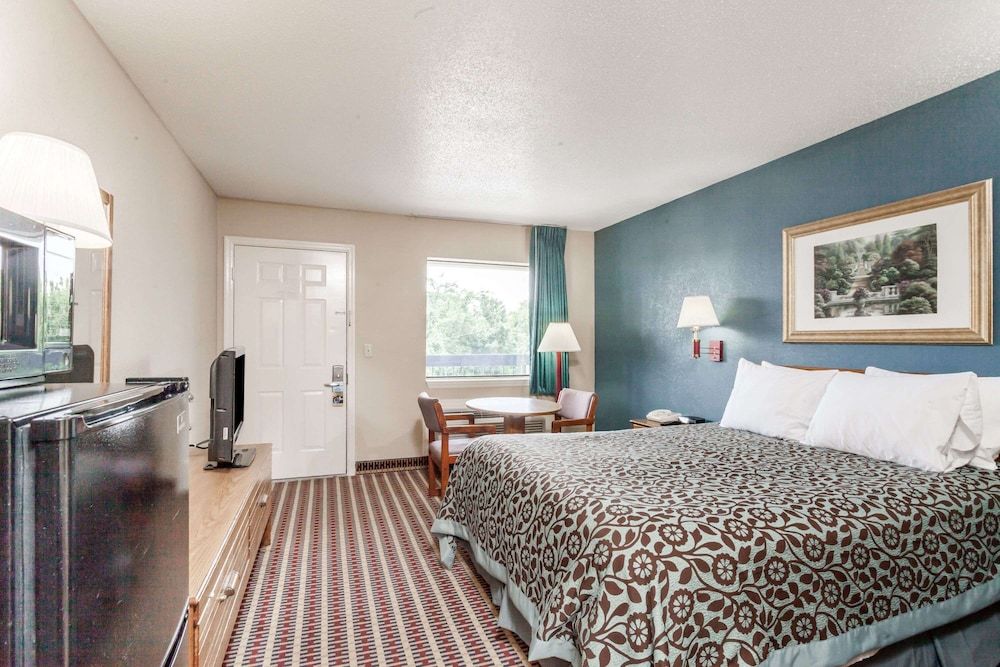 Room, 1 Queen Bed, Smoking