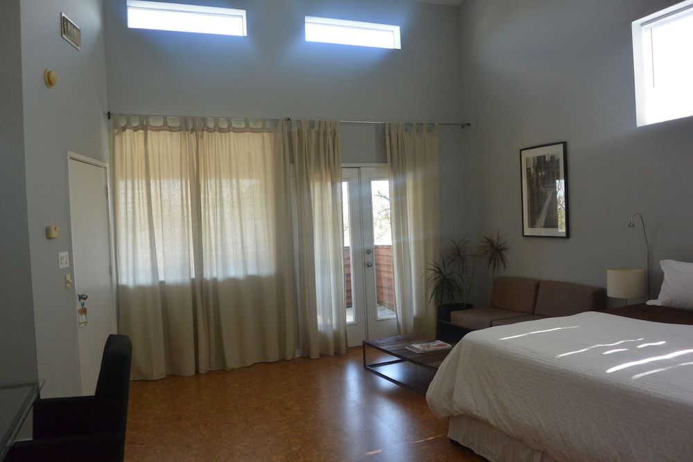 undefined Modern B & B 8