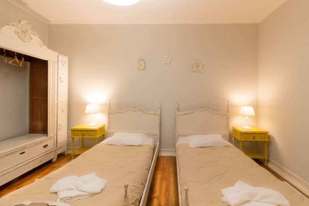 Lisboa Central Hostel Twin Room, Shared Bathroom 5