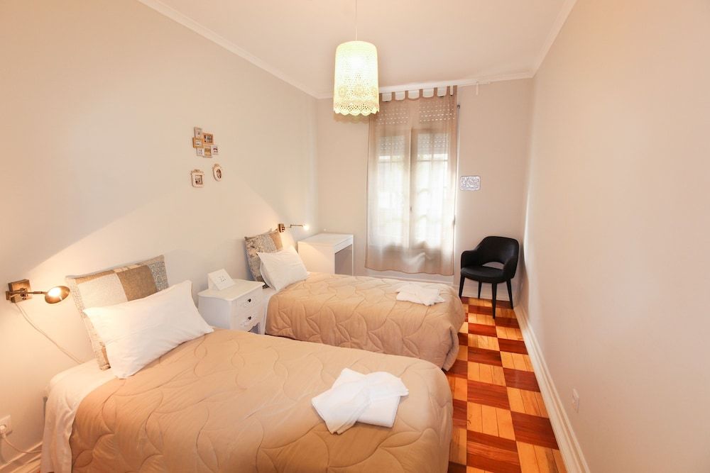 Lisboa Central Hostel Twin Room, Shared Bathroom 4