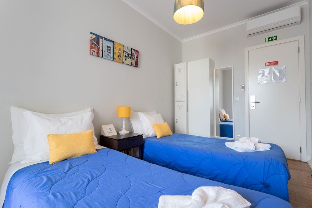 Lisboa Central Hostel Twin Room, Shared Bathroom 2