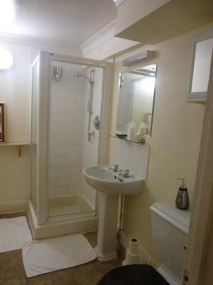 Rothwell House Hotel . Standard Twin Room, 2 Twin Beds 3