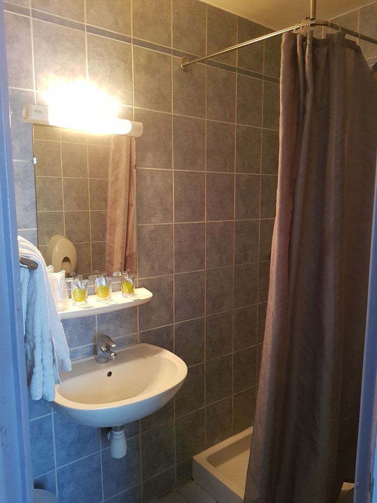 Hôtel Le Saint-Hubert - Gare de Lyon Bastille Classic Double Room, 1 Queen Bed, City View 8