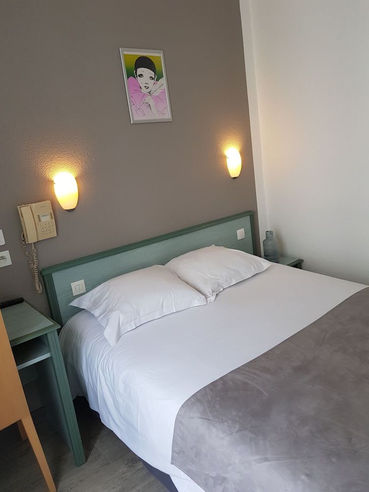 undefined Hôtel Le Saint-Hubert - Gare de Lyon Bastille 8