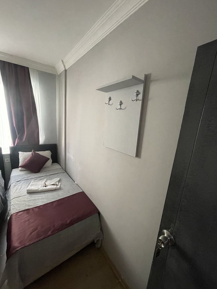 Ersoy Aga Otel Economy Twin Room, 2 Twin Beds, Shared Bathroom 4