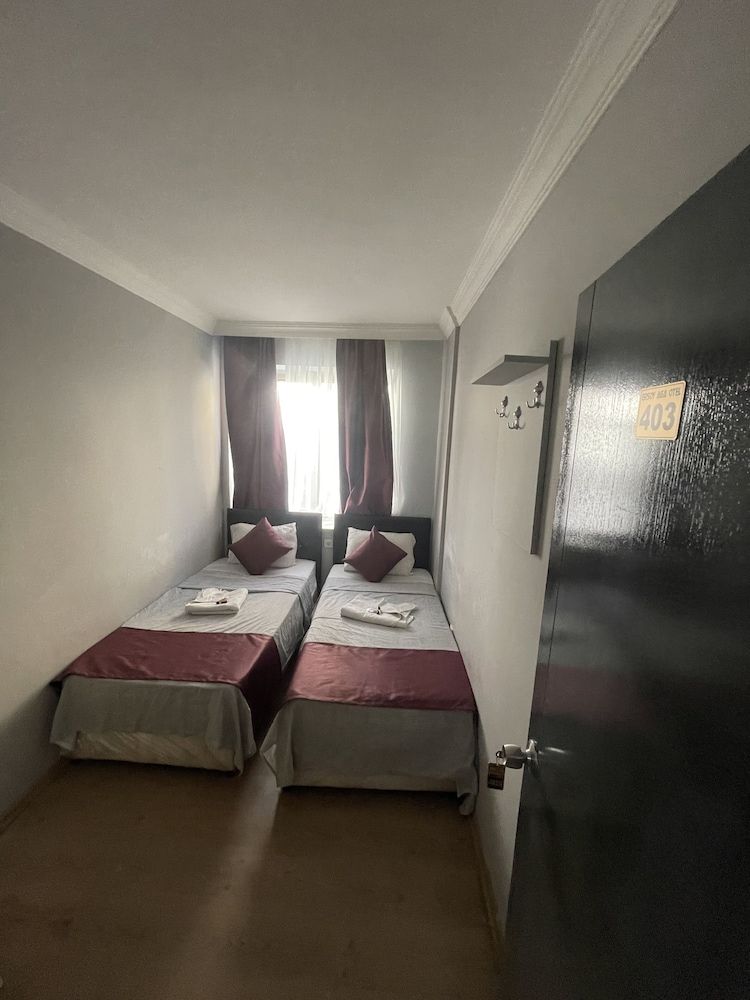 Ersoy Aga Otel Economy Twin Room, 2 Twin Beds, Shared Bathroom 3