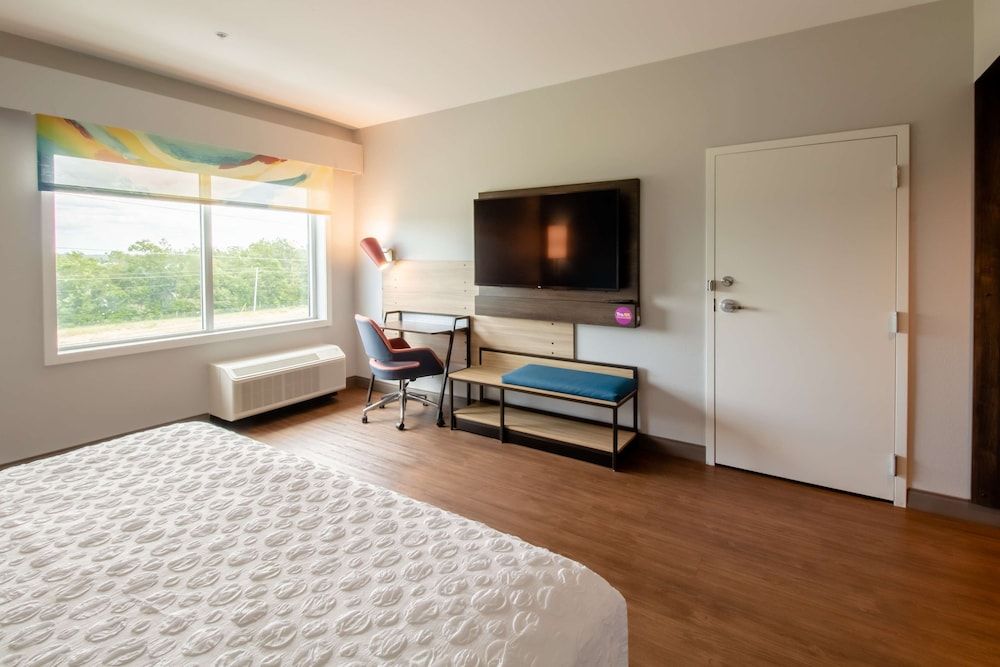 Room, 1 King Bed, Accessible, Bathtub