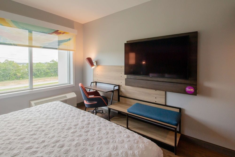 Room, 1 King Bed, Accessible (Hearing)