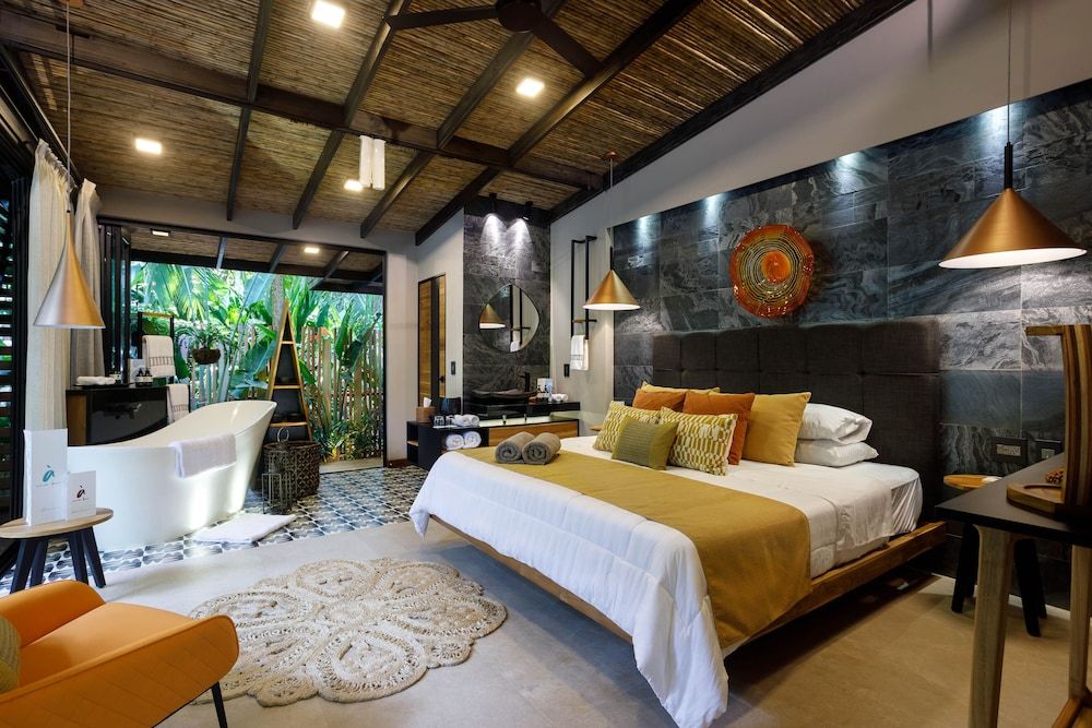 Deluxe Double Room, 1 King Bed, Garden View