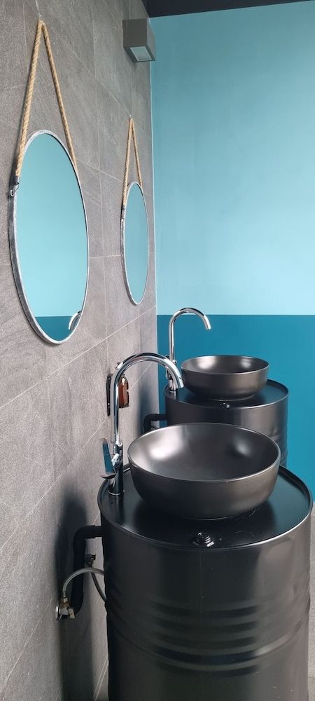 Polynesian Cabins by Kon Tiki Polynesian Cabin Double, shared bathrooms 3