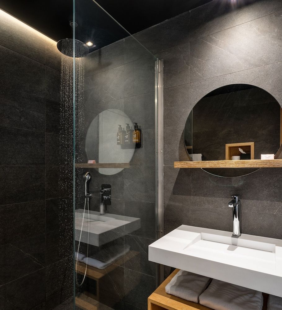 Polynesian Cabins by Kon Tiki Polynesian Cabin Double, shared bathrooms 4