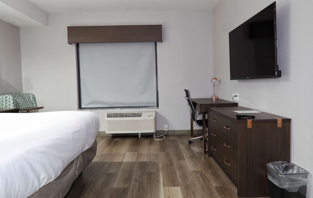 Hotel Manhattan, BW Signature Collection Suite, 1 King Bed, Non Smoking, Kitchenette