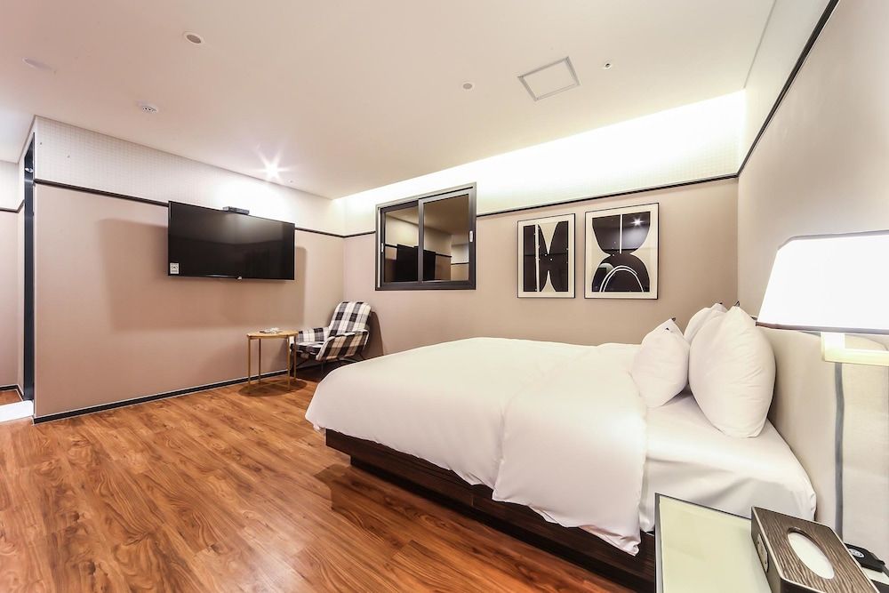 Browndot Hotel - Gold Junior Double Room 2