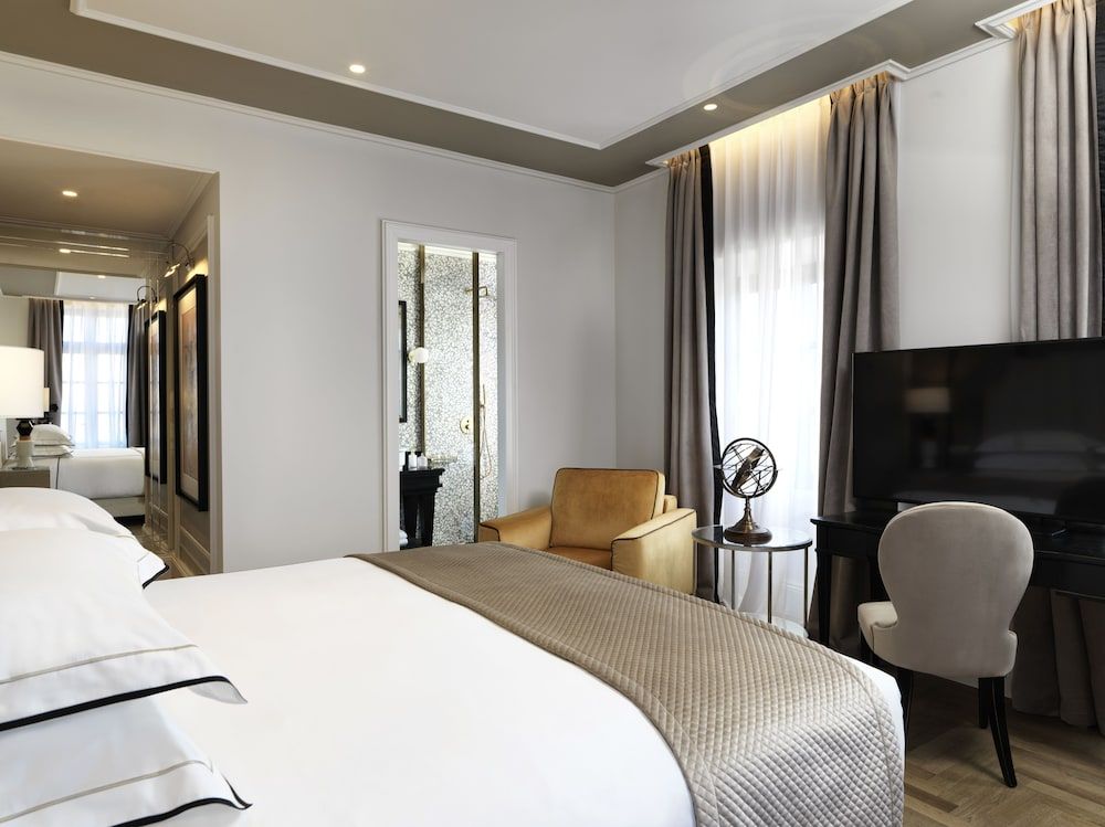 Junior Suite, Partial Sea View