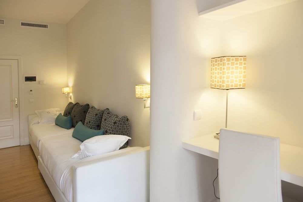 Hostal Goya Twin Room 5