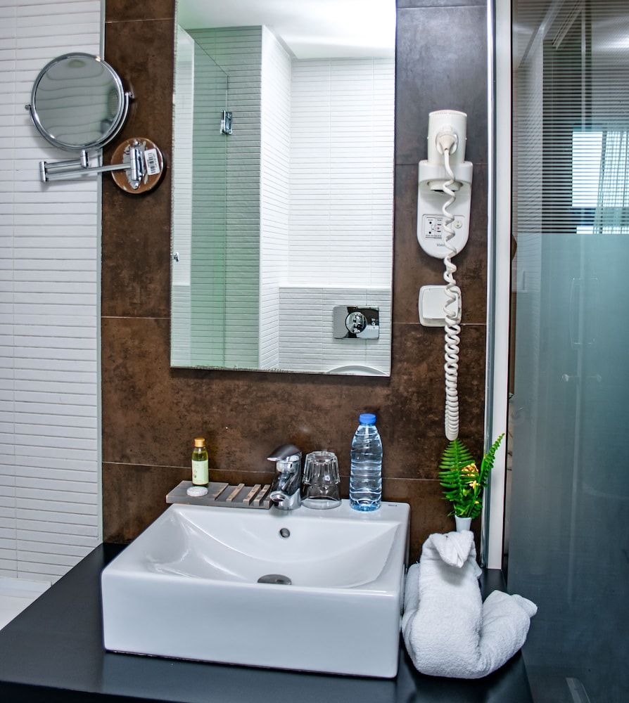 Grand Lancaster Brazzaville Superior Double Room, 1 King Bed, Pool Access 4