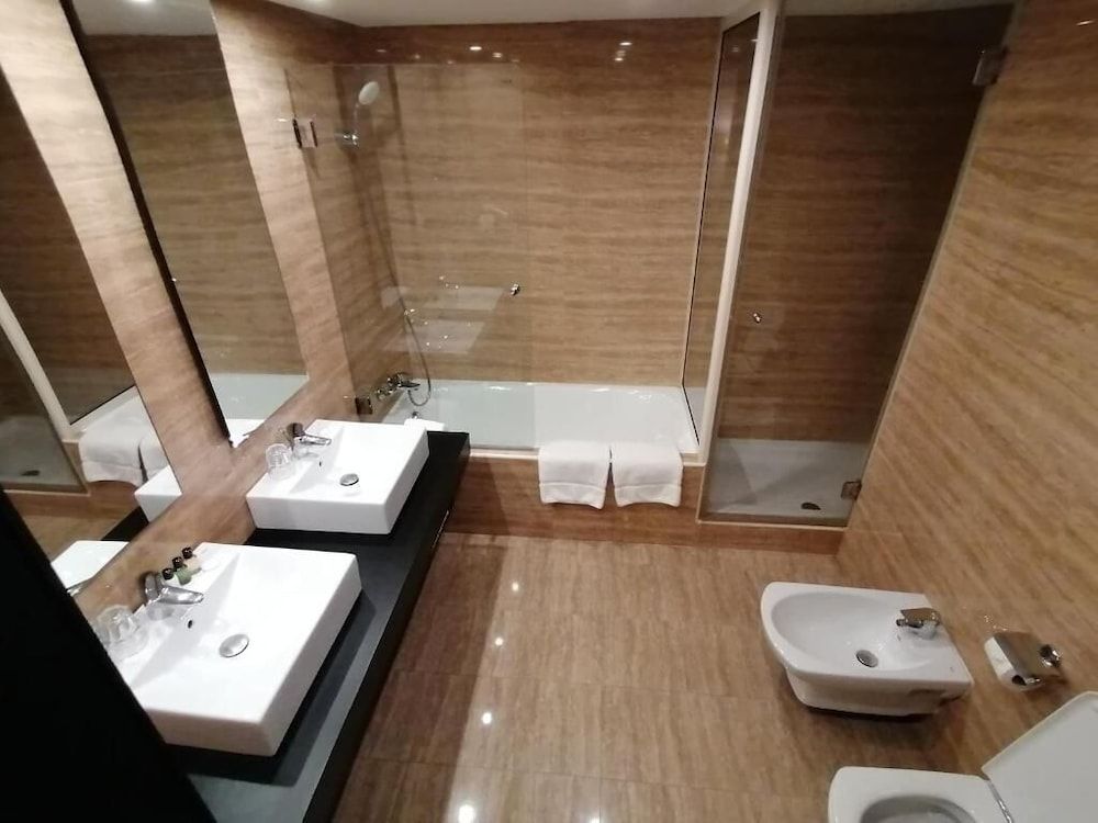 Grand Lancaster Brazzaville Premium Suite 4