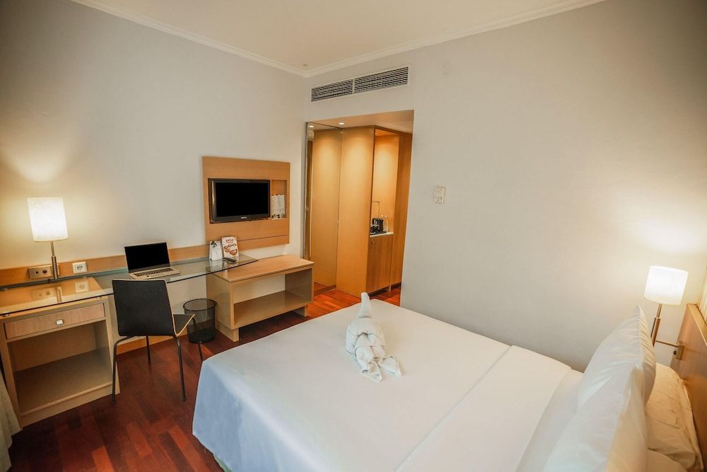 Kimaya Slipi Jakarta By Harris Deluxe Room 3