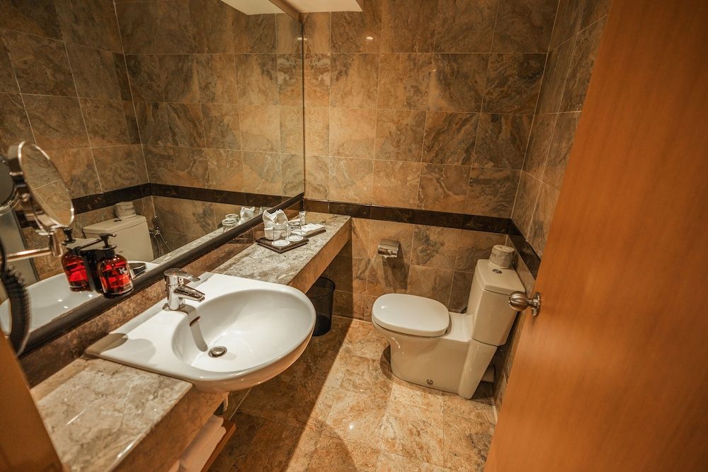 Kimaya Slipi Jakarta By Harris Deluxe Room 6