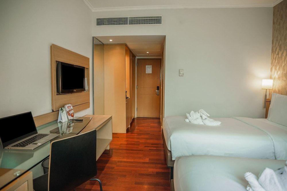 Kimaya Slipi Jakarta By Harris Deluxe Room 7