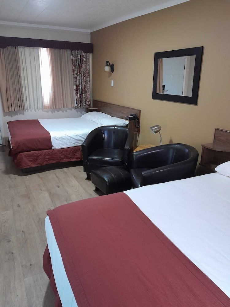 Travellers Motel Room, 2 Queen Beds, Non Smoking 4