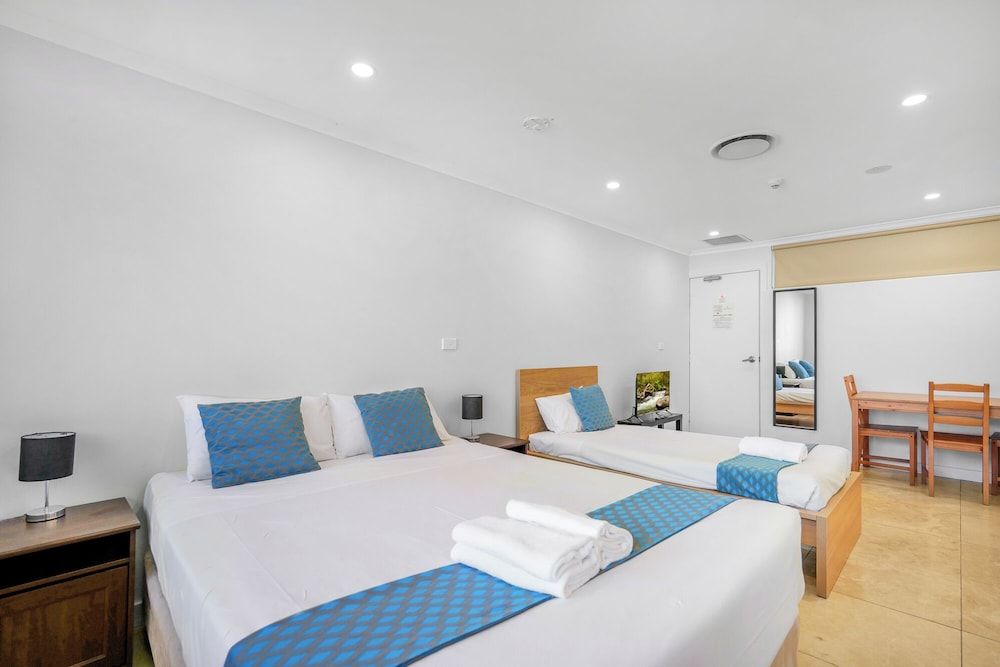 Lakes Resort Standard Studio, Multiple Beds 2