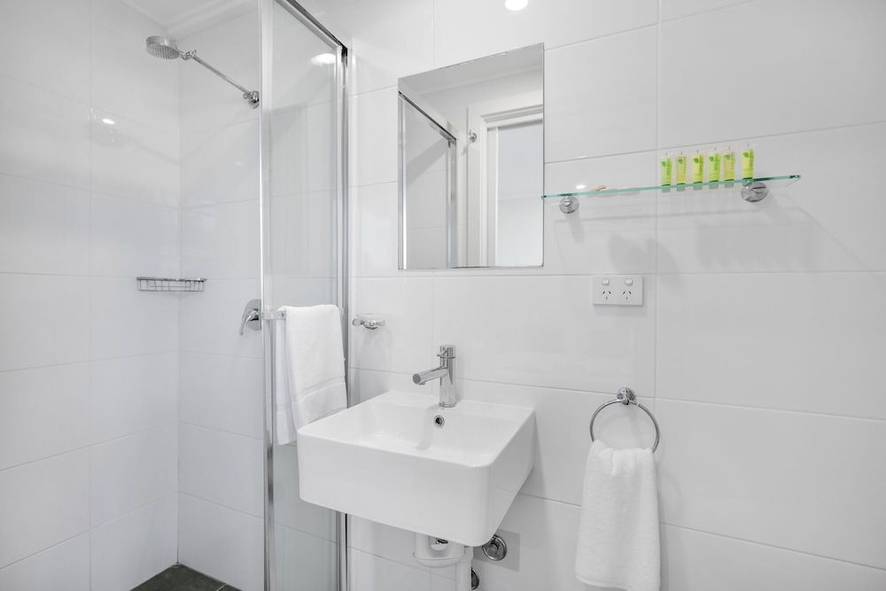 Lakes Resort Standard Studio, Multiple Beds 4