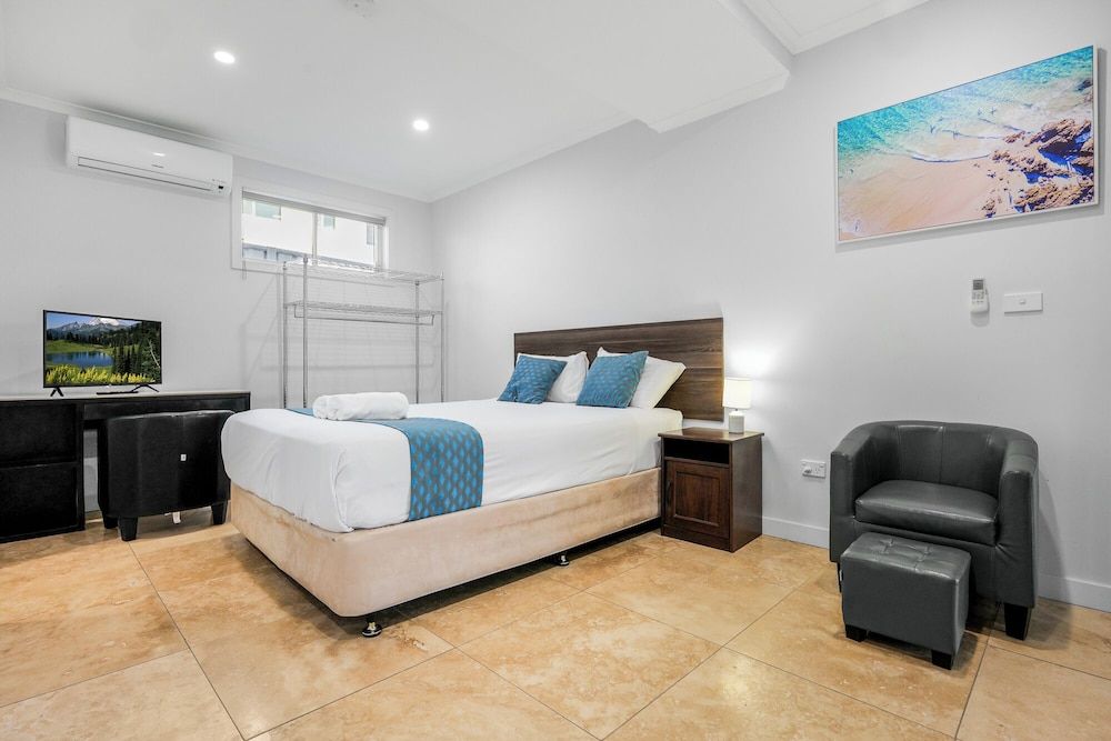 Lakes Resort Studio, 1 Queen Bed