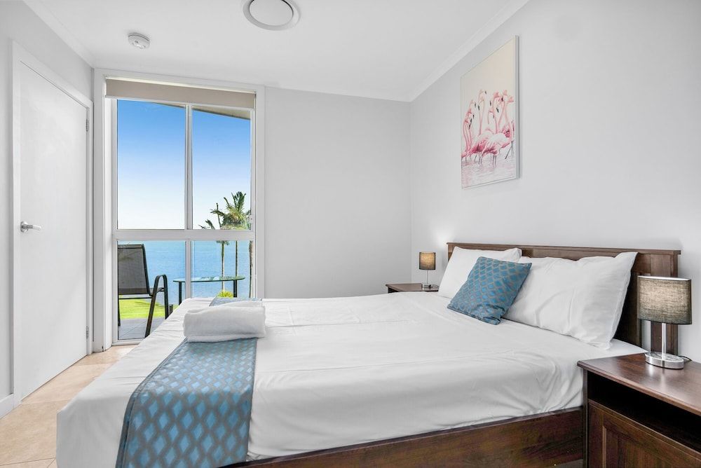 Lakes Resort Family Apartment, 4 Queen Bedrooms 2