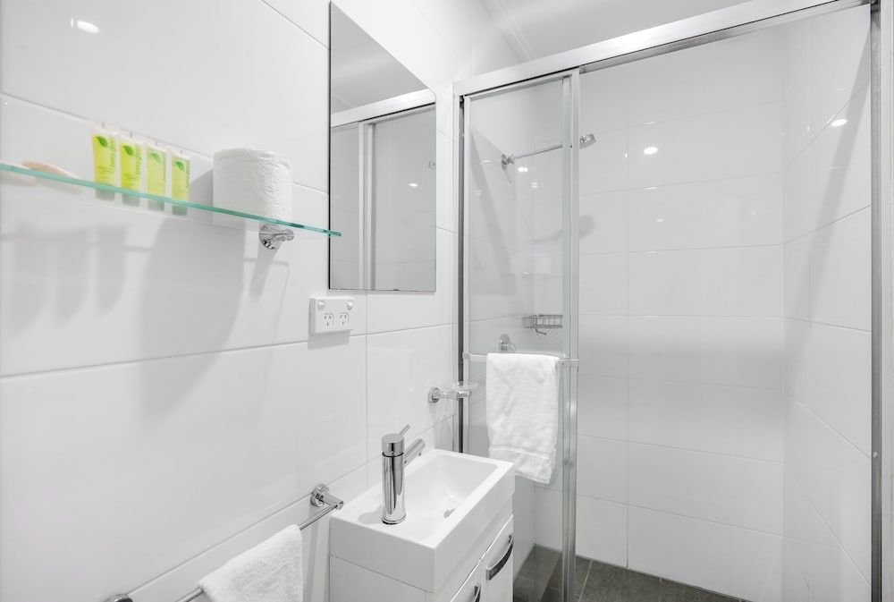 Lakes Resort Studio, 1 Queen Bed 3