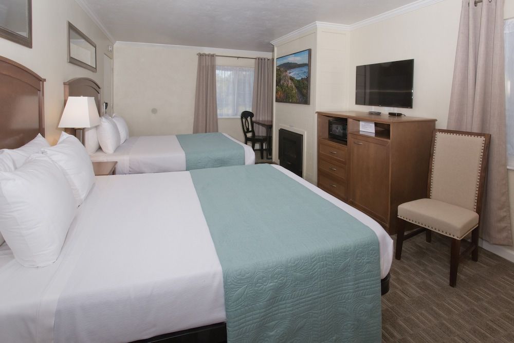 Standard Room, 2 Queen Beds, Fireplace