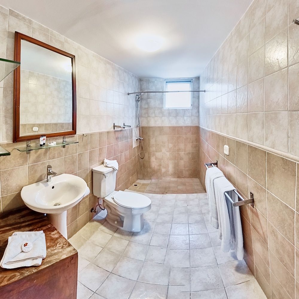 Classic Studio, 1 King Bed, Pool View
