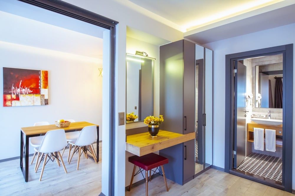 S3 King Residence Deluxe Suite 10