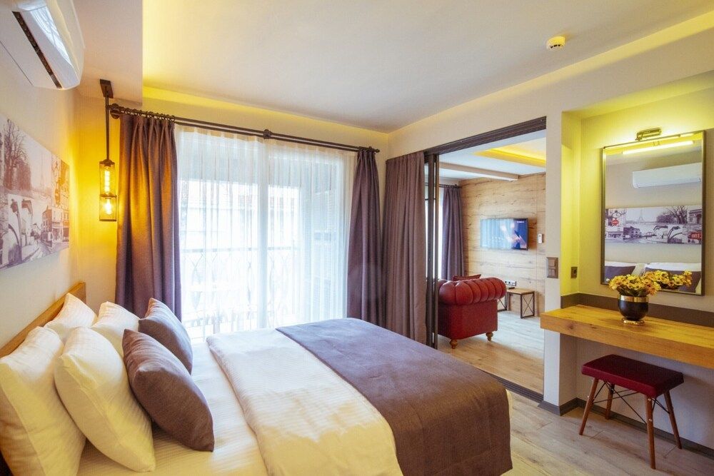 S3 King Residence Deluxe Suite 4