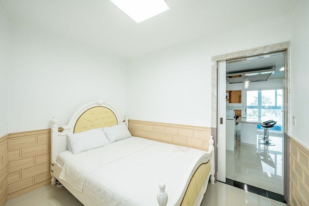 Pohang Pinewave Sea & Spa Pension Ocean View A6 (2 Rooms 2 Beds)