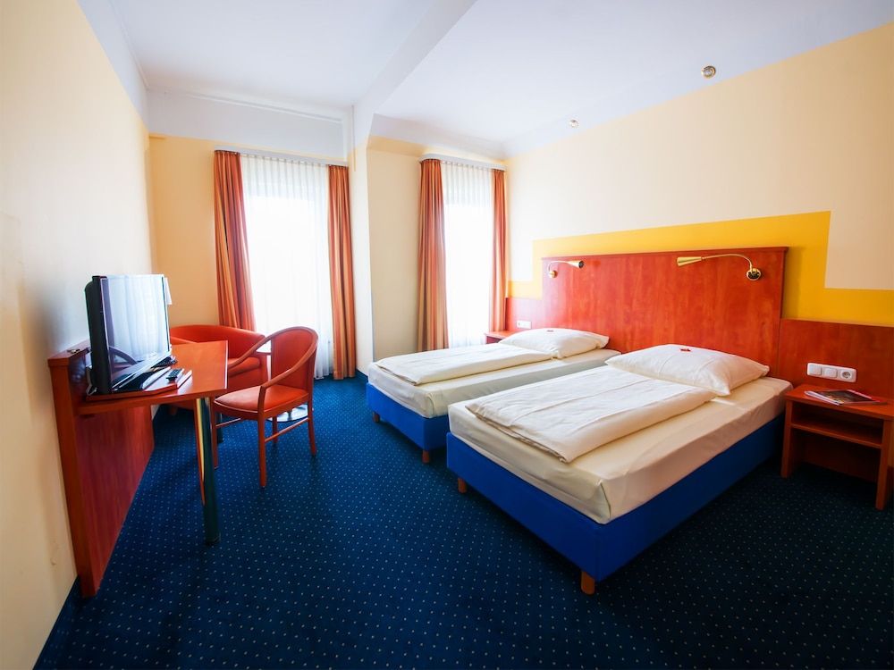 Basic Double Room, Garden View
