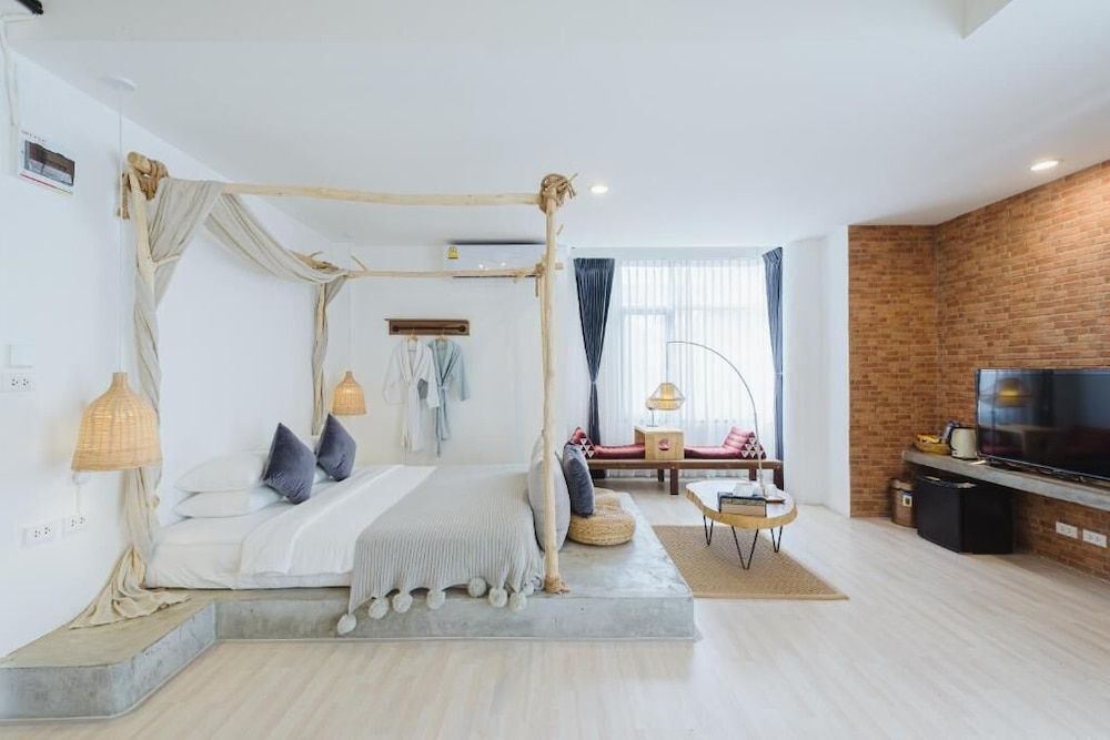 undefined YOLO Bangkok Boutique Hotel 9