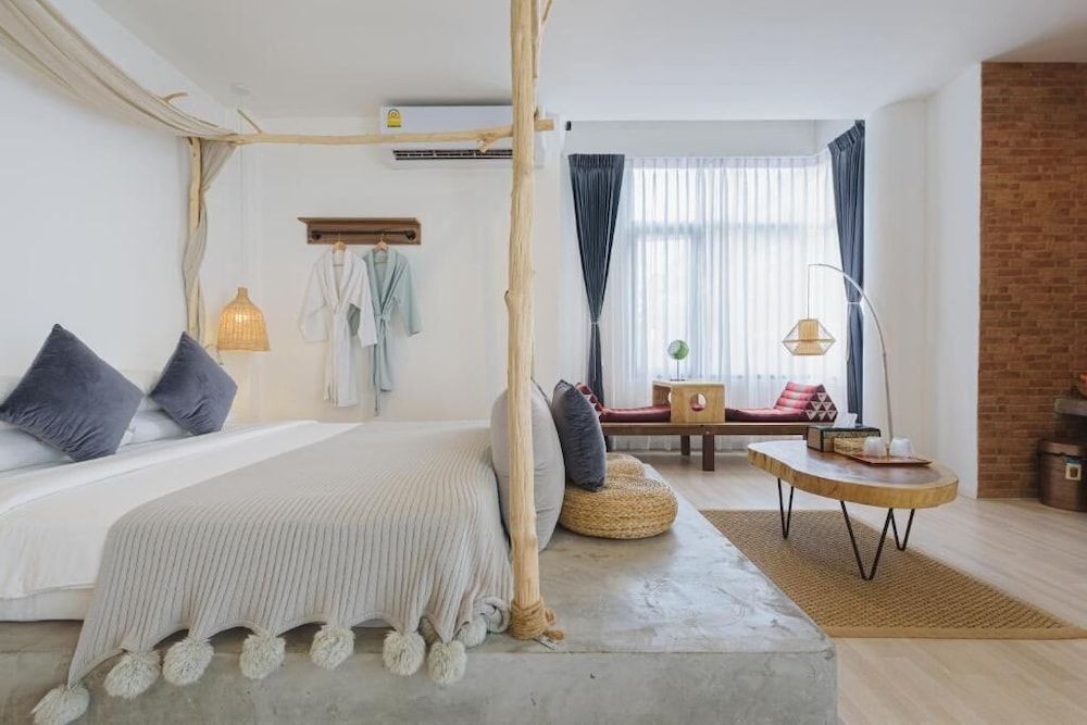 undefined YOLO Bangkok Boutique Hotel 7