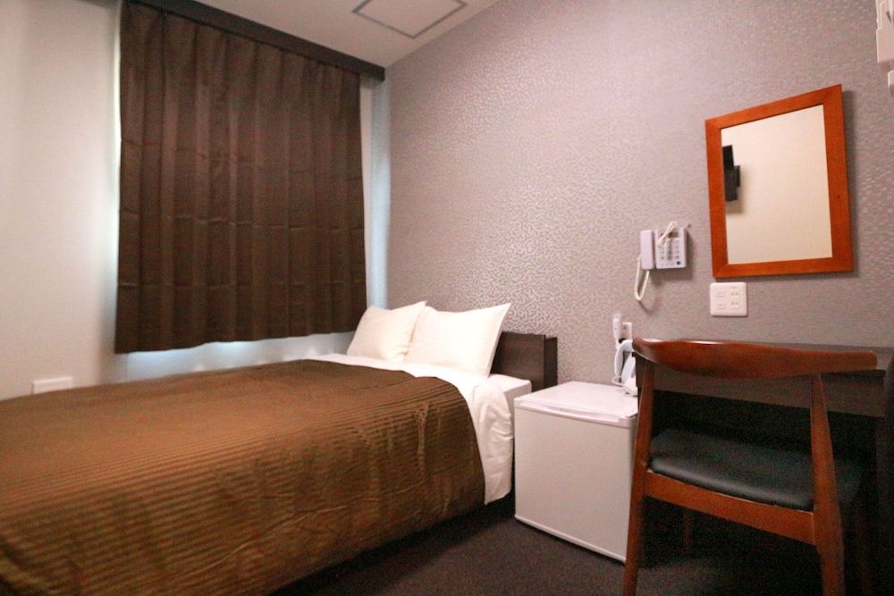 Double Room, Smoking