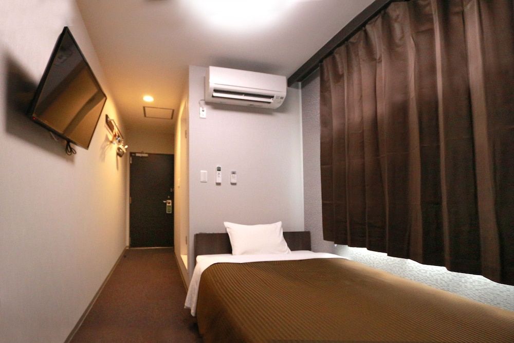 Single Room, Smoking