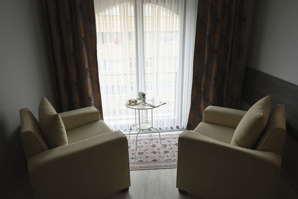 The Breeze Hotel Family Room 16