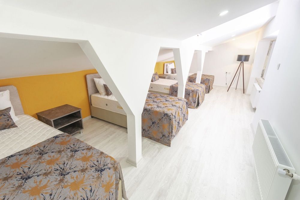 The Breeze Hotel Design Suite 3